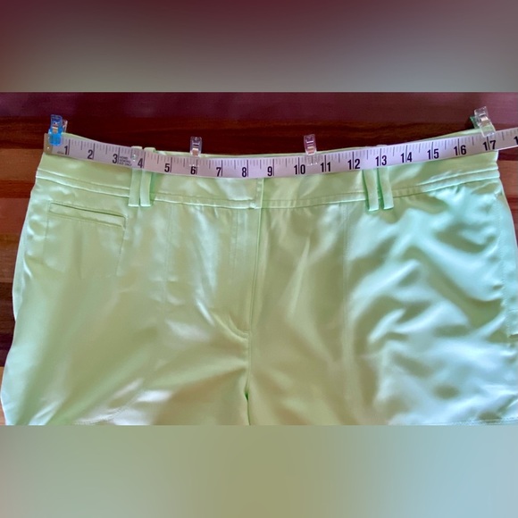 IZOD Green XFG Bermuda Golf Shorts, size 12 - Picture 6 of 7